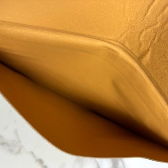 Kalidi Metallic Champagne Envelope 15” Laptop Sleeve - Picture 7 of 7